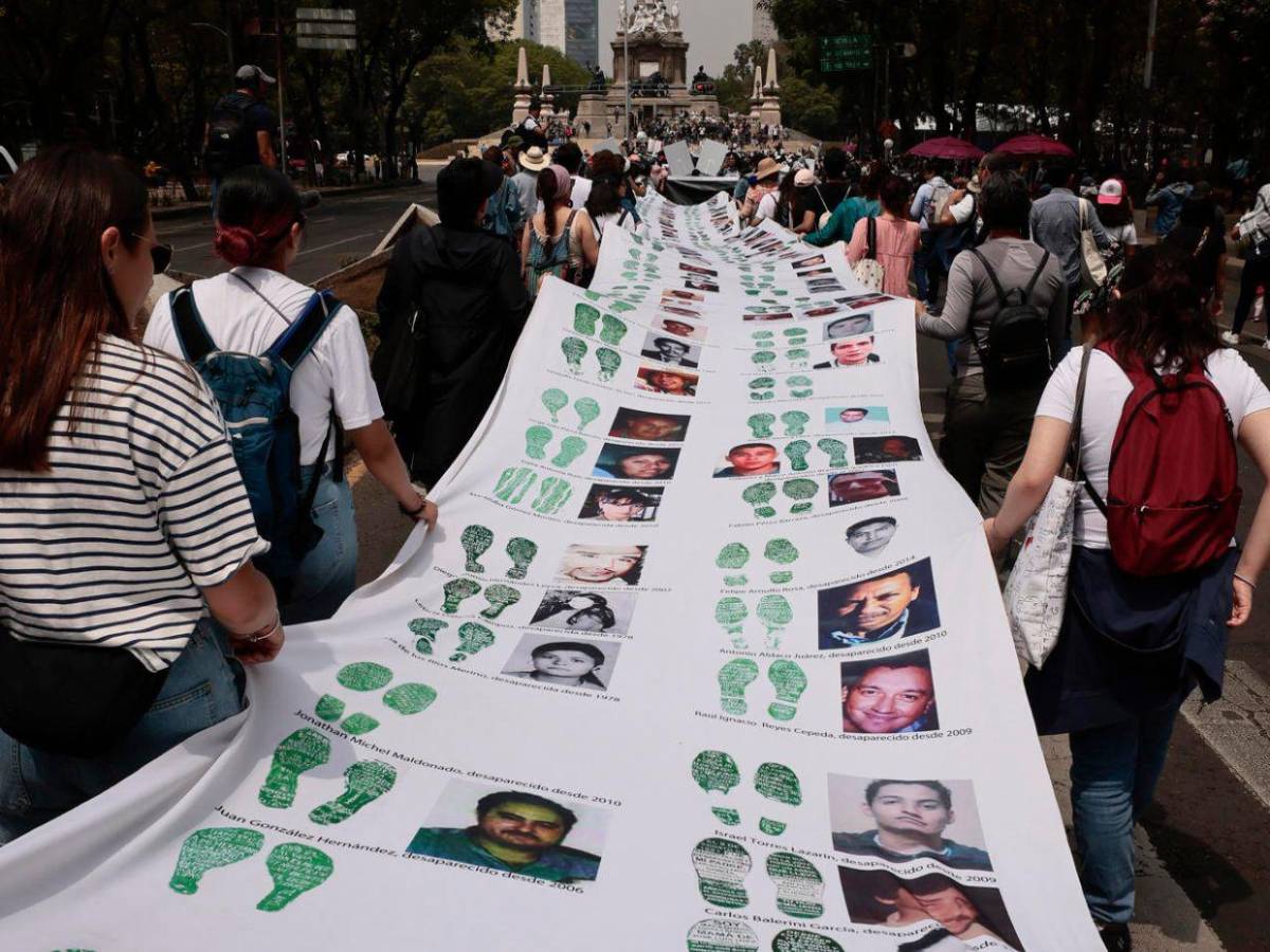 Madres mexicanas marchan el Día de las Madres para exigir justicia por sus hijos desaparecidos