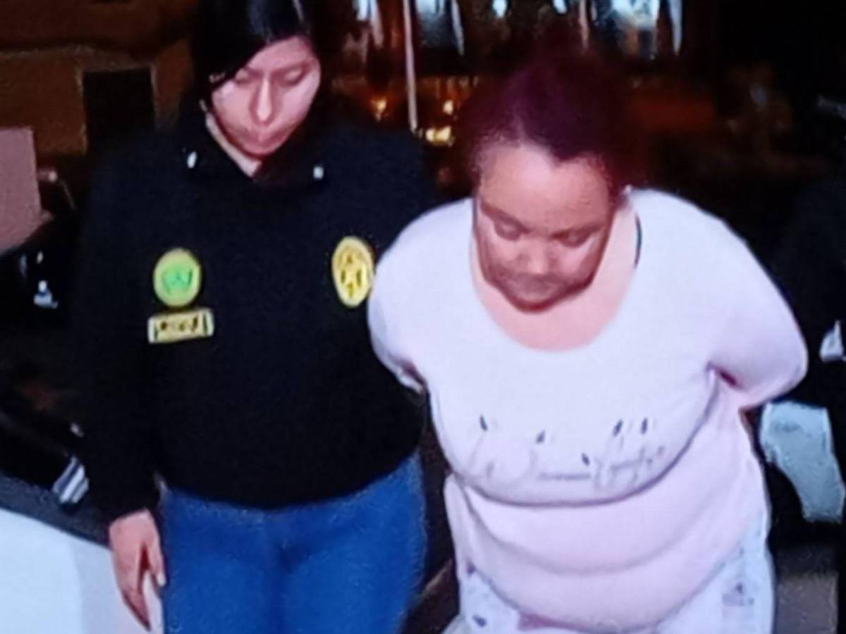 Mujer mató a su esposo, lo ocultó ocho días bajo la cama y luego en su carro en Perú