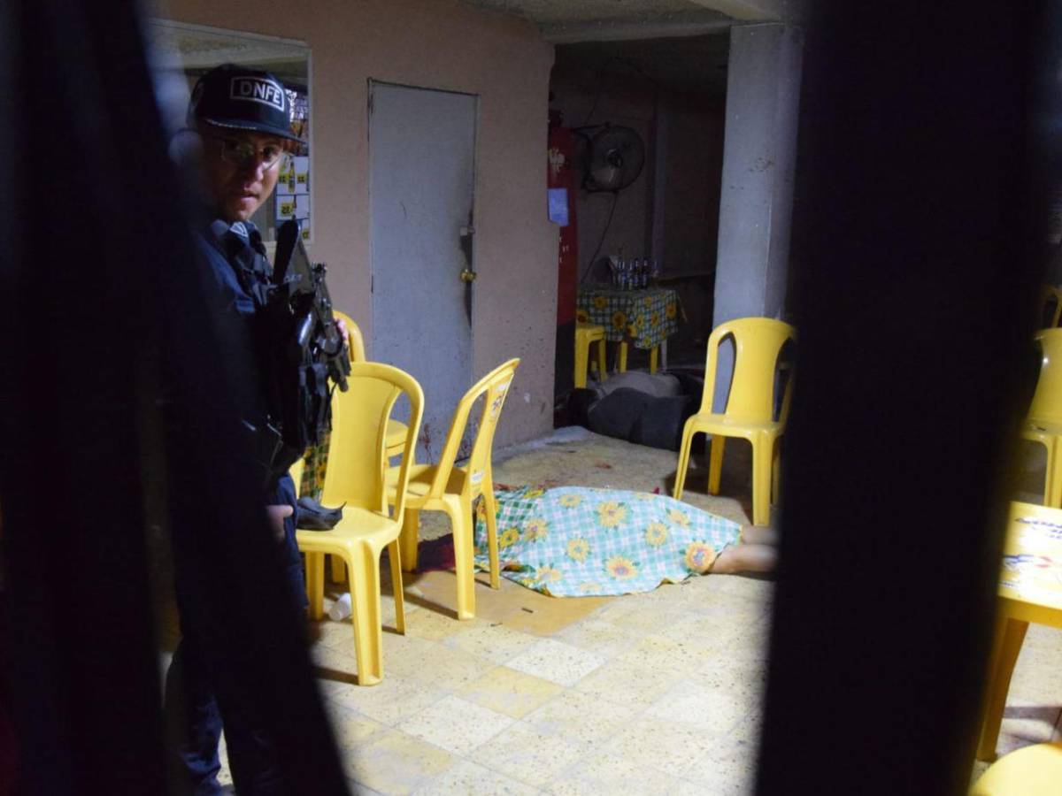 Víctimas intentaron esconderse tras el ataque: así quedó la escena de la masacre en Buenos Aires