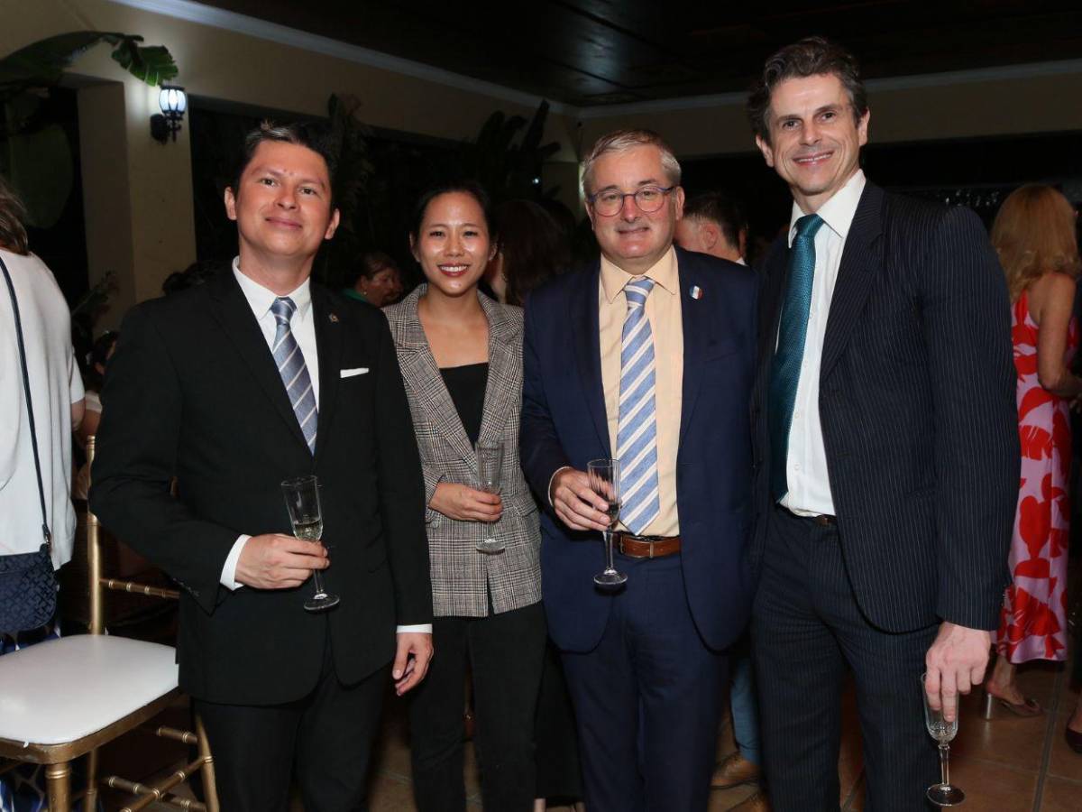 Brindan por la Fiesta Nacional de España en fina recepción en Honduras