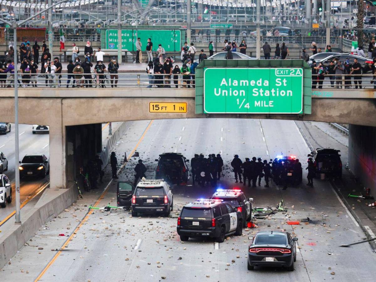 La comunidad de Los Ángeles se resiste a doblegar; siguen protestas