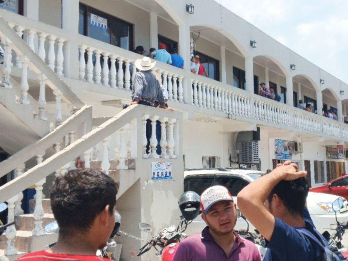 Inversionistas de Koriun en Copán pasan horas sin respuesta ni reembolso