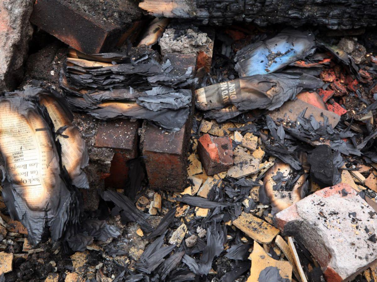 Solo cenizas y escombros: Así quedaron locales tras incendio en el centro de Tegucigalpa