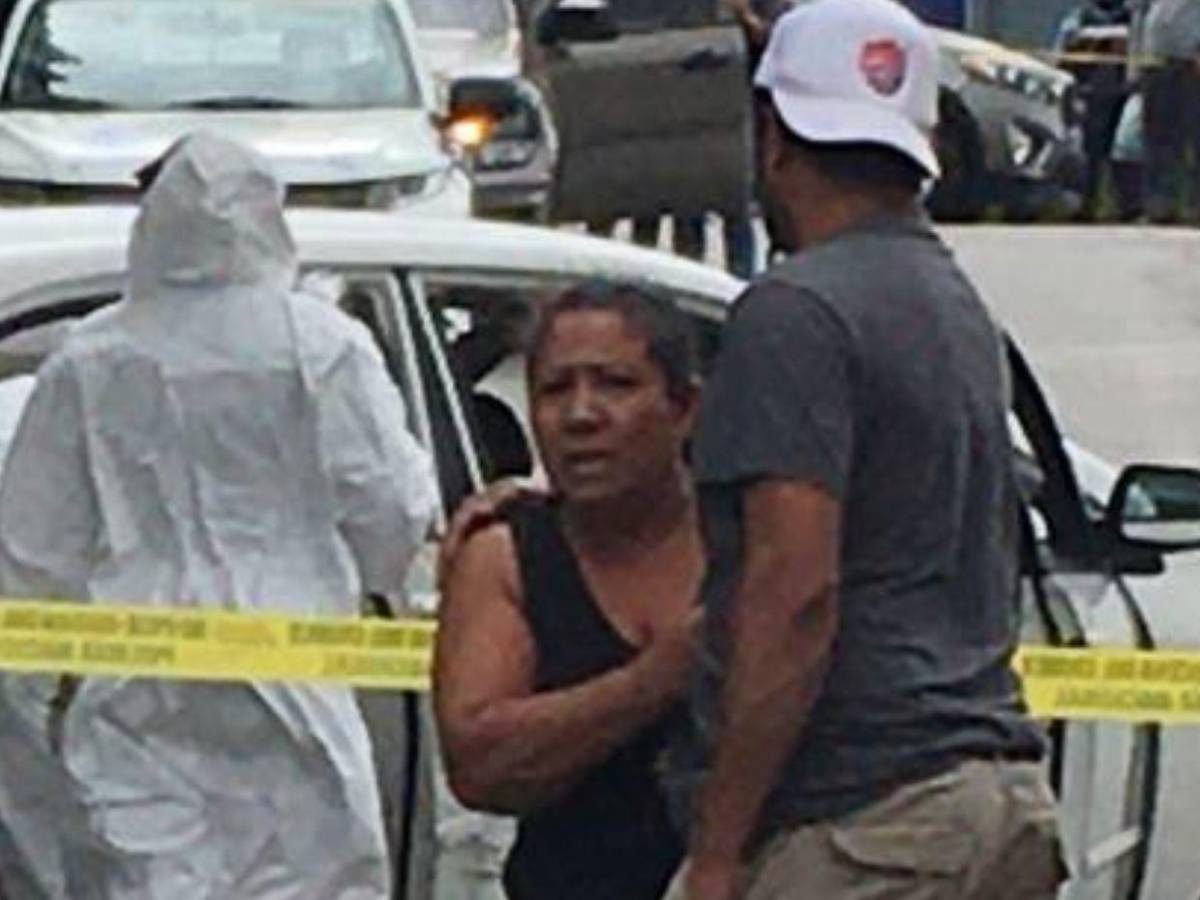 Entre llanto y dolor, familiares identifican a taxista asesinado en La Reforma