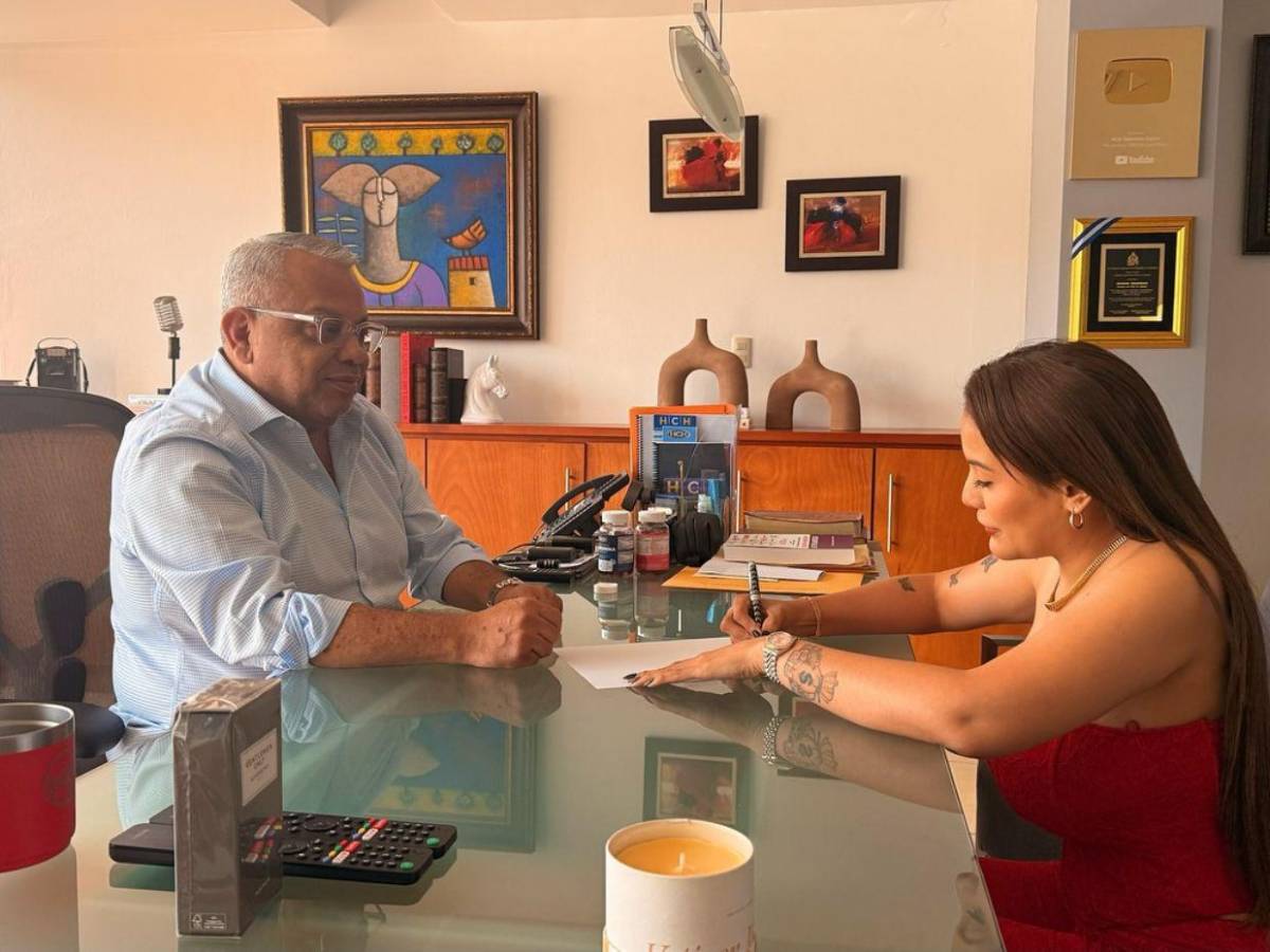 Elsa Oseguera confirma su regreso a la televisión: Gracias por tan jugosa y tentadora firma