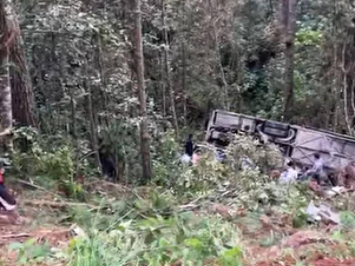 En fotos: varias personas heridas deja volcamiento de un bus en Jesús de Otoro
