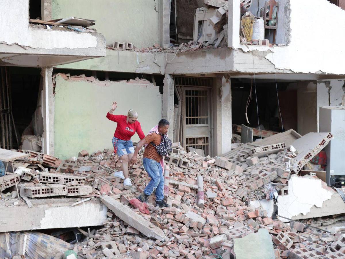 Imágenes fuertes: caos en La Guaira, la ciudad destrozada por los derrumbes en Venezuela