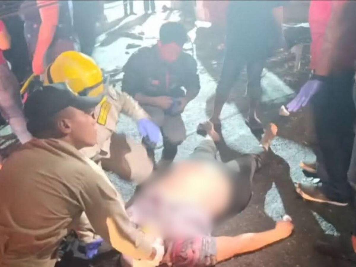 Mujer perdió la vida tras choque entre rapidito y camión en SPS; hay al menos 15 heridos