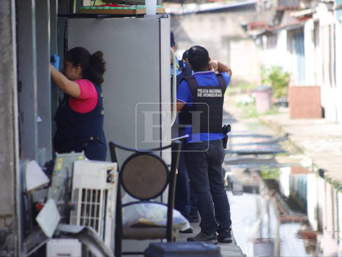 Escena del crimen: Sus hijos observaban desde afuera mientras investigaban la muerte de Bianca García