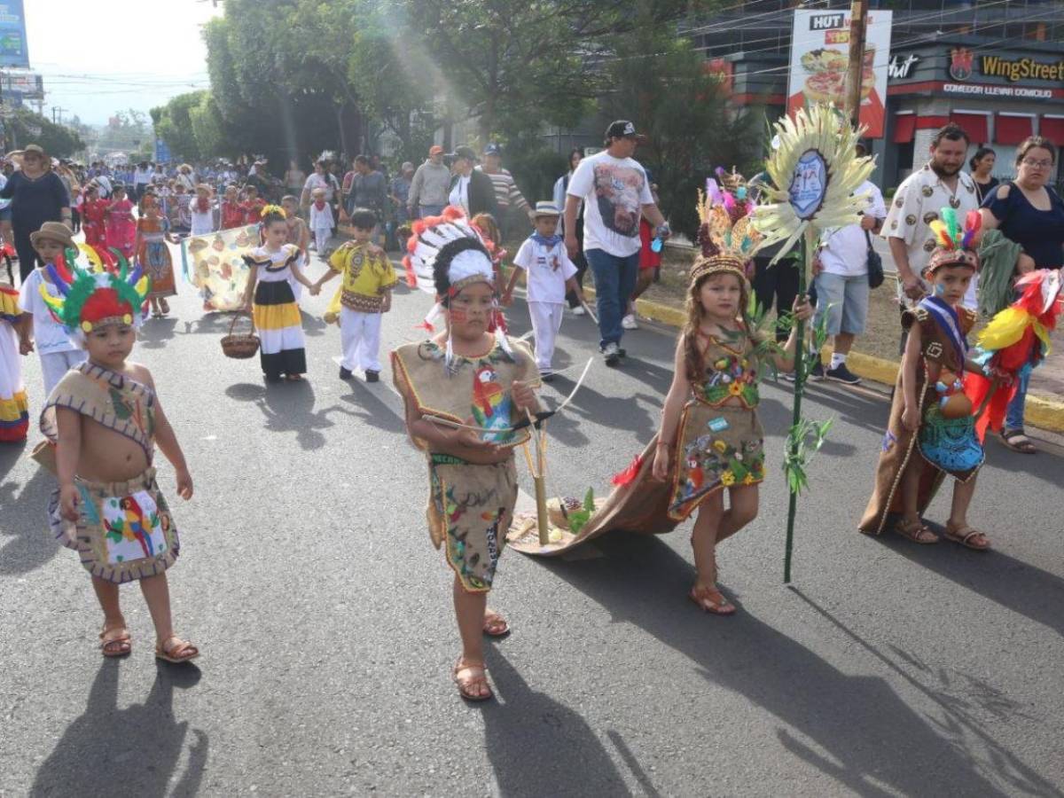 ¡Encantos! Los niños de prebásica se roban el show de los desfiles patrios en la capital