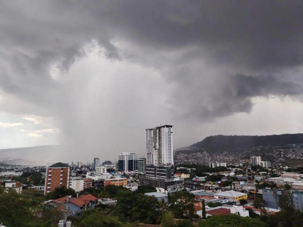 Ingresará una vaguada y una onda tropical esta semana en Honduras: ¿Qué zonas serán las afectadas?