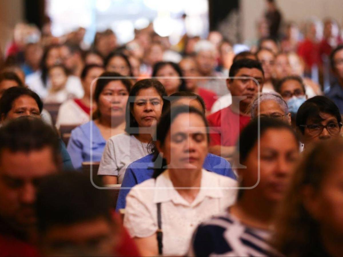 Catedral San Miguel Arcángel se llena de fe en el cierre de Semana Santa 2026