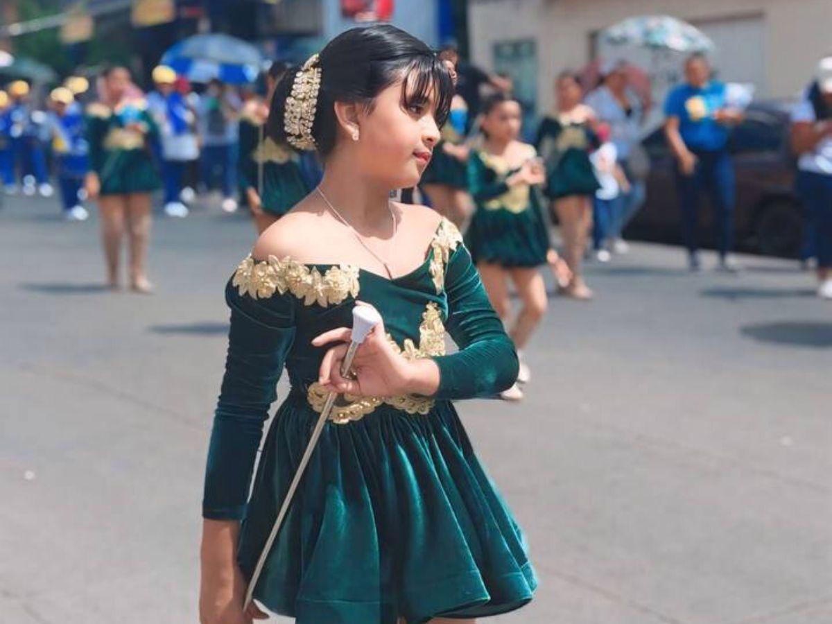 ¡Diversidad de trajes! Ellas llenaron los desfiles de color, elegancia y orgullo patrio