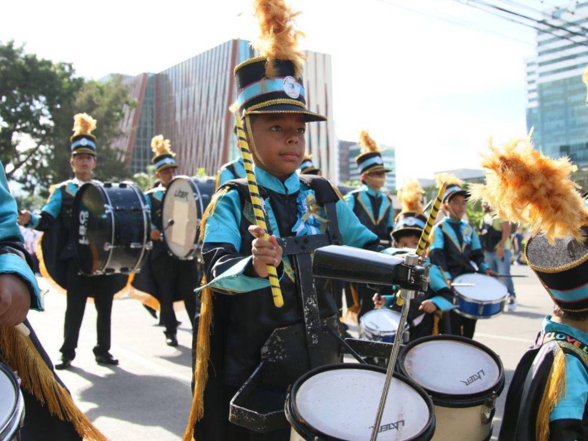 Centros educativos celebraron independencia con música y baile en los desfiles por toda Honduras