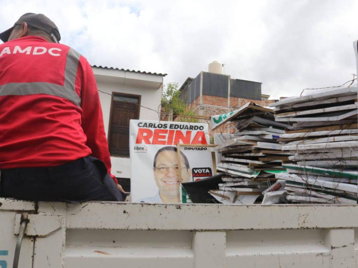 Cárteles de políticos ya están siendo retirados de las calles de la capital