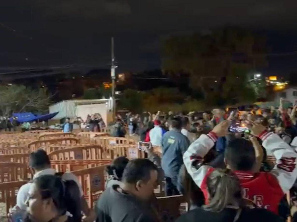 Voto por voto: tensión en las afueras del CLE en el Infop por retraso en recuento electoral