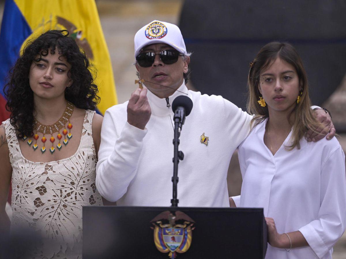 Petro vota por última vez como presidente de Colombia y asegura una transición “sin un segundo de más”