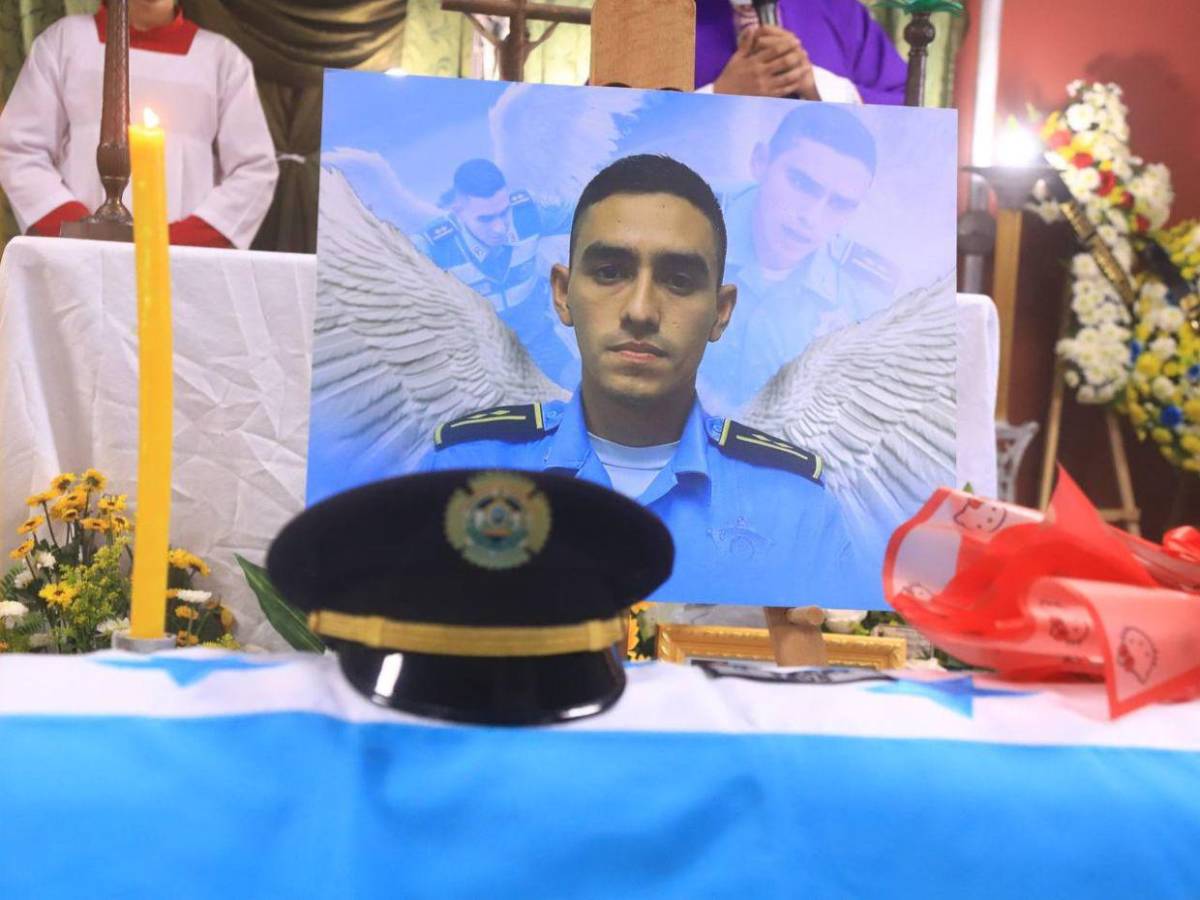 En homenaje póstumo, entregan título a padres de Kevin Pérez, quién murió al salvar a niño en SPS