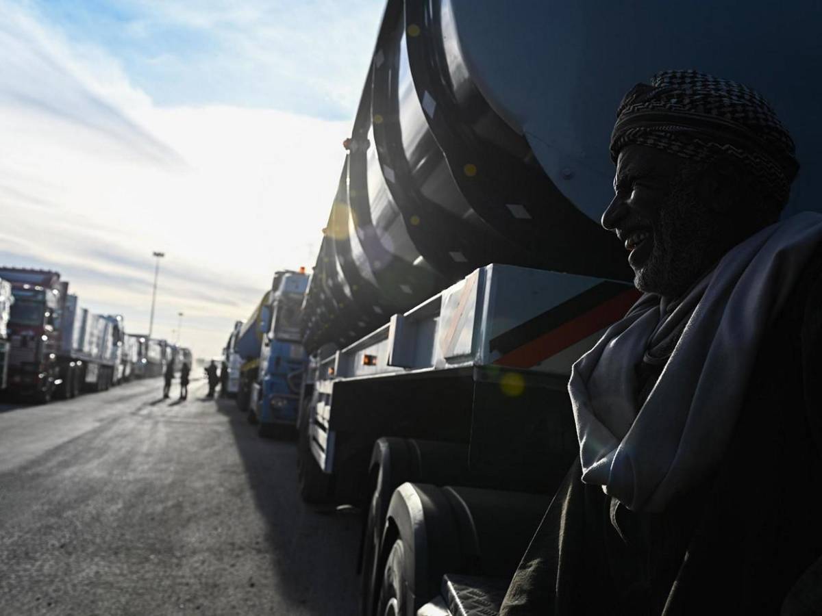 Tras larga espera en la frontera de Egipto, ayuda humanitaria ingresa a Franja de Gaza