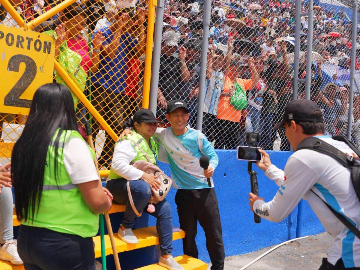 “Pasó algo que no esperábamos”: ¿Por qué le pidieron a Shin Fujiyama salir del estadio en los desfiles?