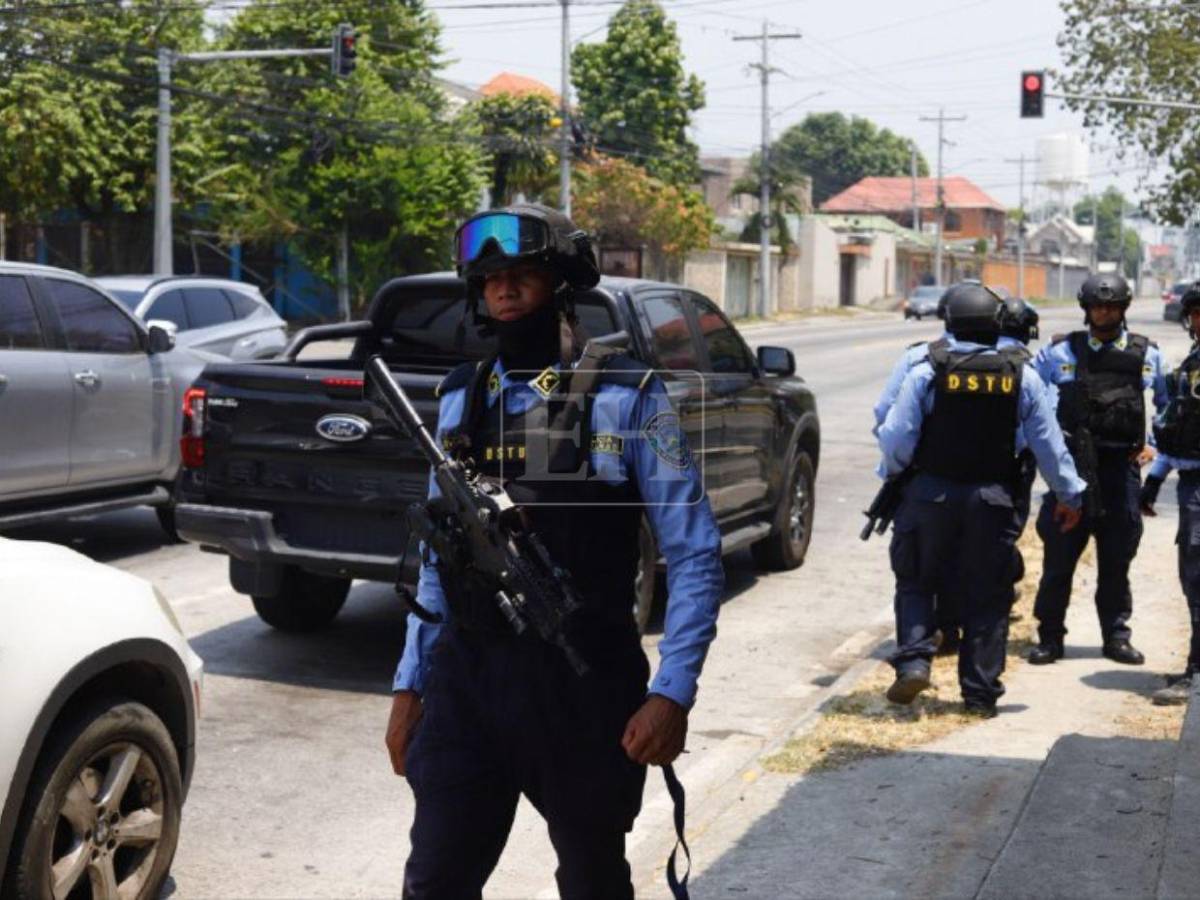 Retiran los cuerpos de cuatro agentes de la Dipampco asesinados en Corinto, Omoa