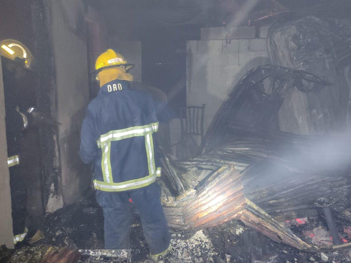 Tragedia en Roatán: tres niños mueren carbonizados al interior de vivienda