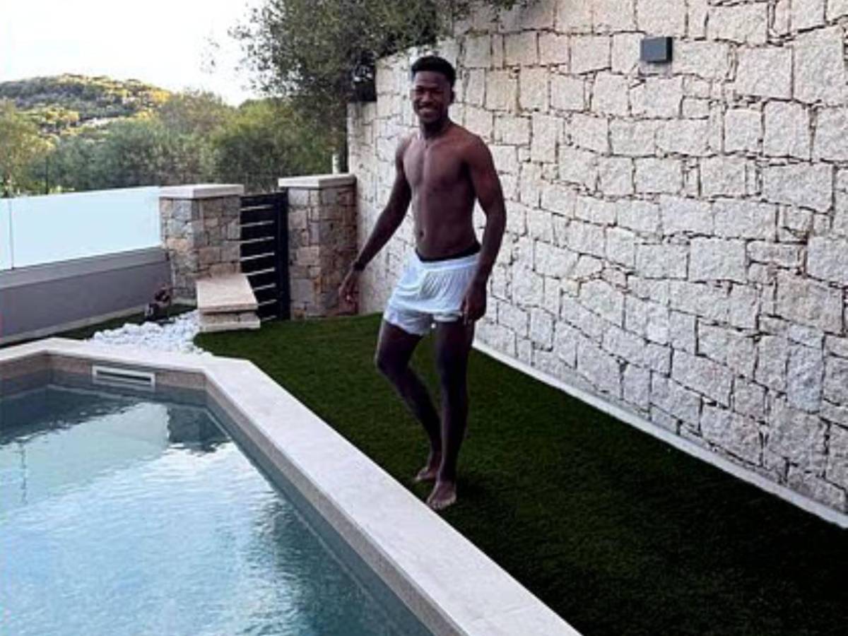 Futbolista casi muere ahogado: Así lo rescataron de una piscina y está en coma inducido
