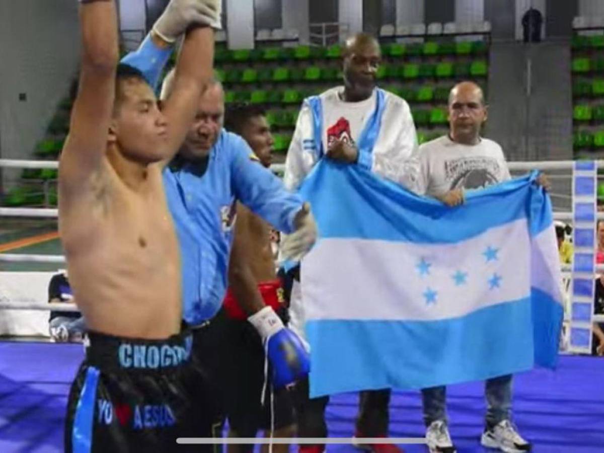 ¡Campeón catracho! Chocolate Sánchez mantiene invicto al vencer por KO al colombiano José Barrios