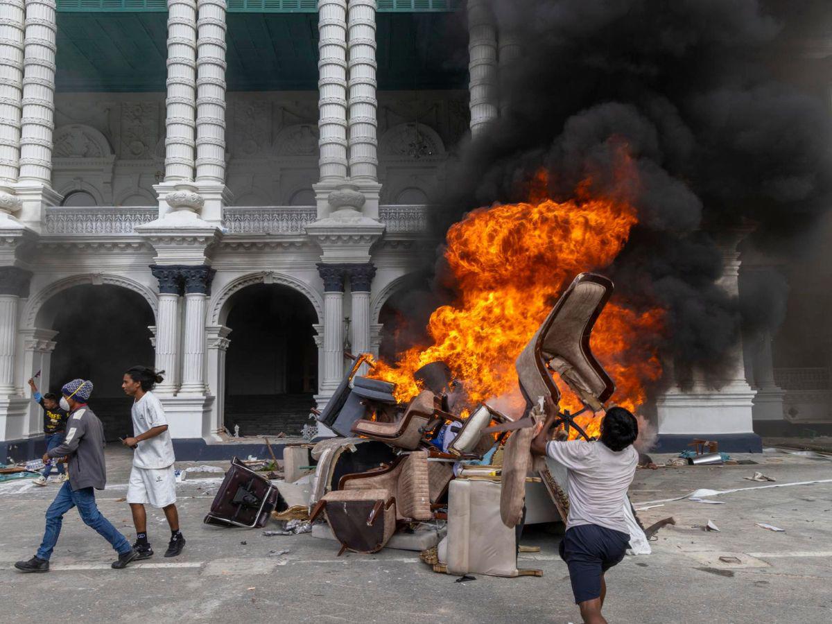 Millenials desatan caos en Nepal: 25 muertos, 400 heridos y ataques a líderes políticos