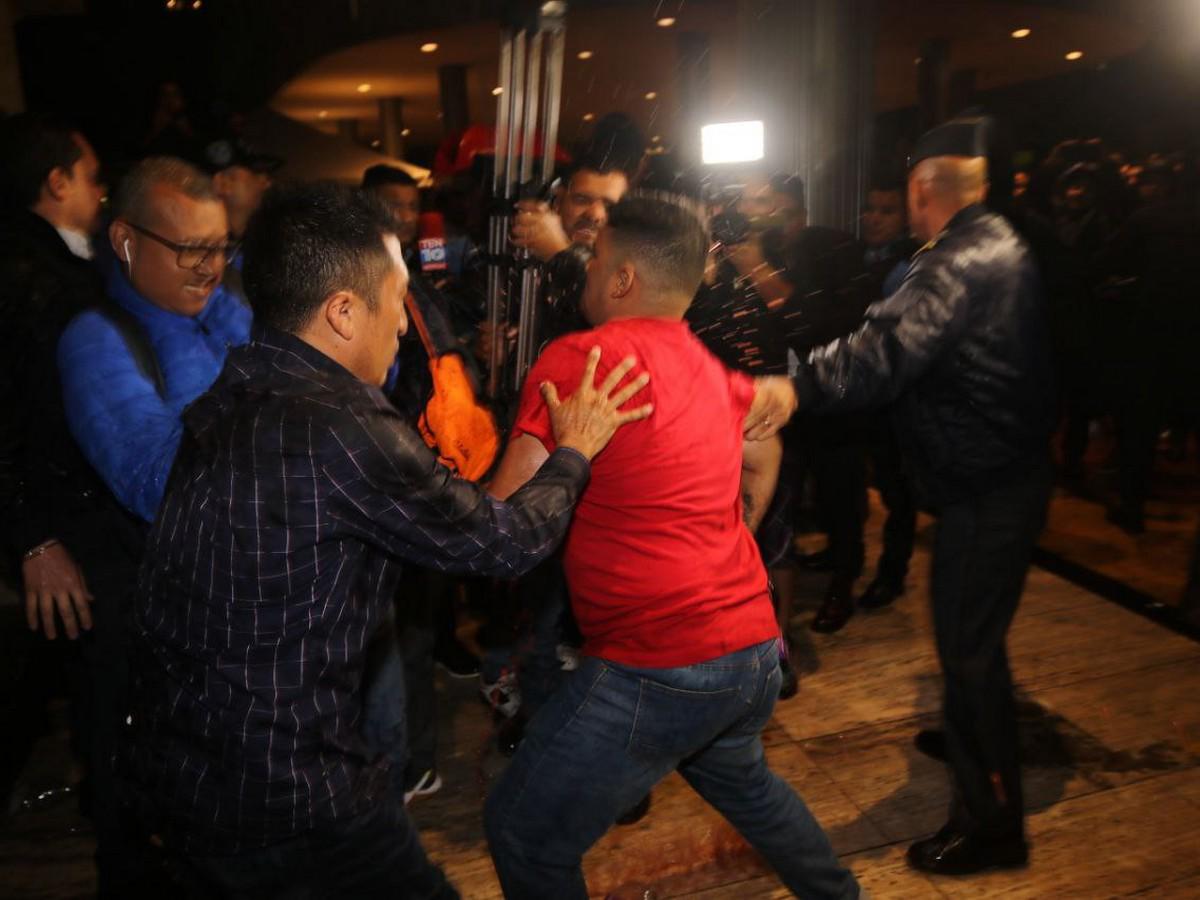 Repudiable violencia ejercida por los colectivos de Libre en el CN