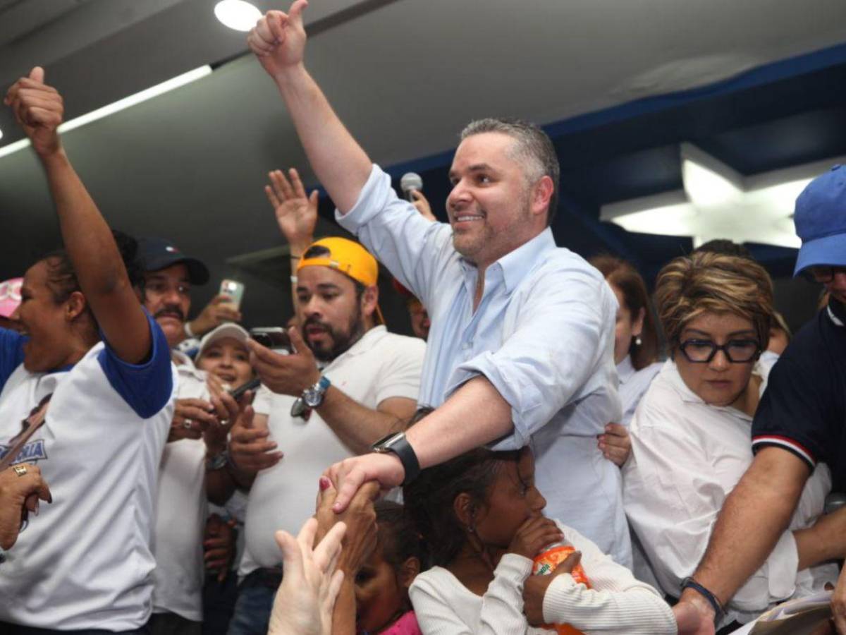 Con fotos del recuerdo, líderes nacionalistas le dicen “bienvenido a casa” a David Chávez