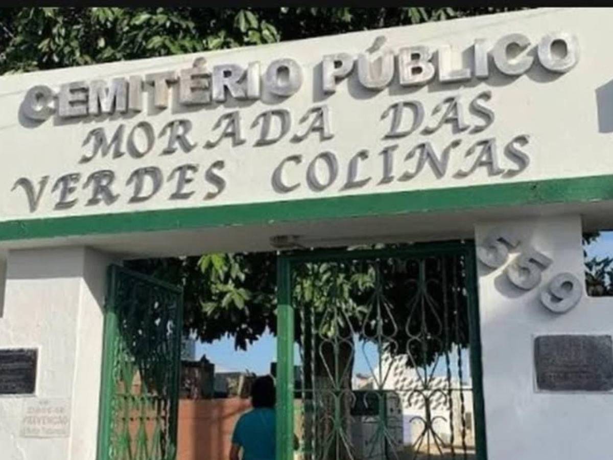 Sentado sobre su propia tumba encuentran cadáver en cementerio de Brasil