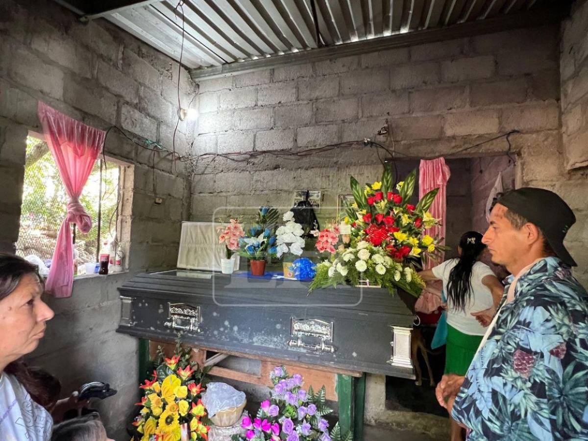 Ataúd tras ataúd: familias destrozadas se despiden de las víctimas del accidente en Santa Bárbara