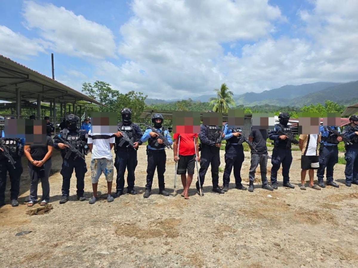 Fusiles AR-15 y municiones: el arsenal decomisado a los siete sospechosos de la masacre de Rigores