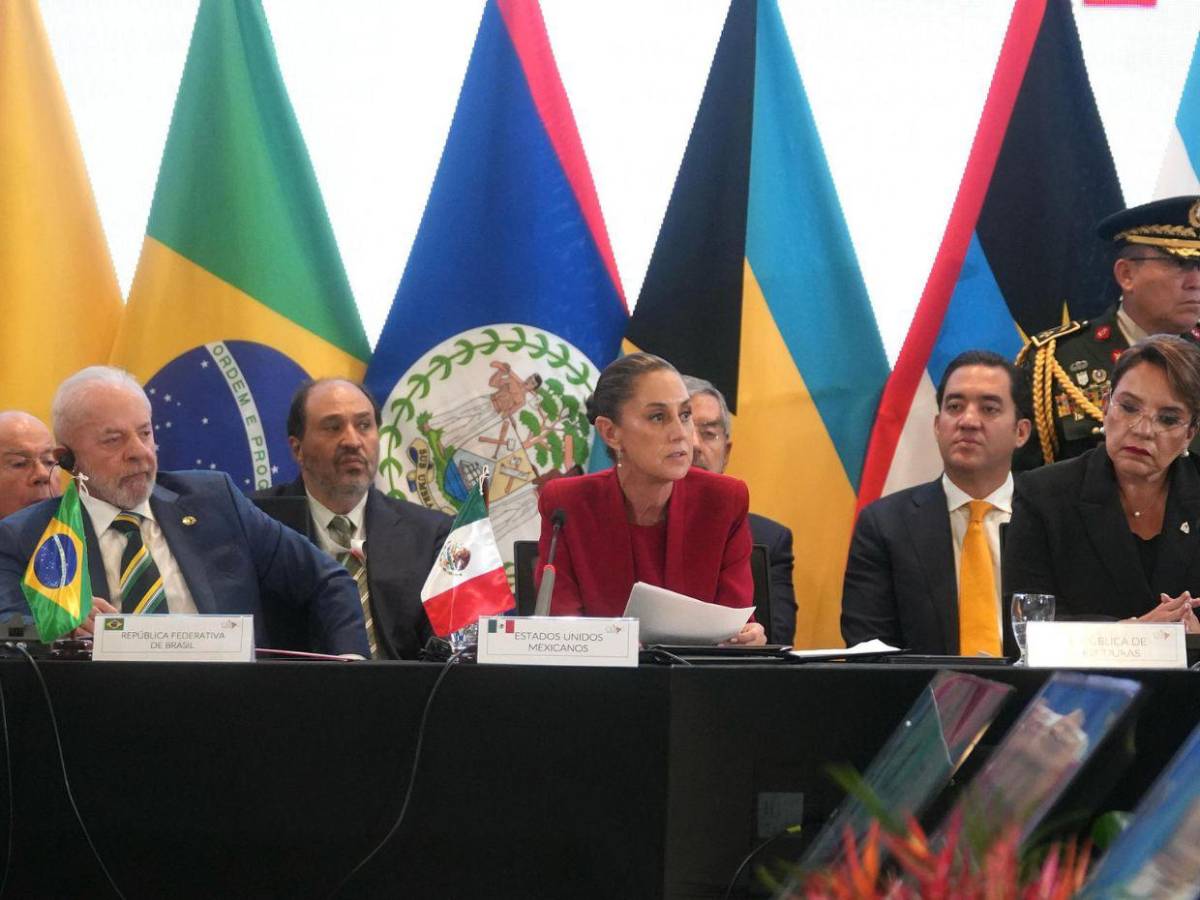 Entre secreteo y aburrimiento: los momentos y gestos incómodos en la Cumbre de la Celac