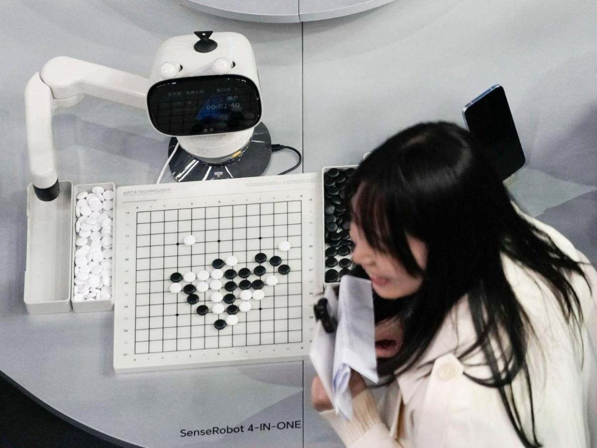 El rey Felipe VI abre el MWC 2026 en Barcelona, dominado por IA y robots