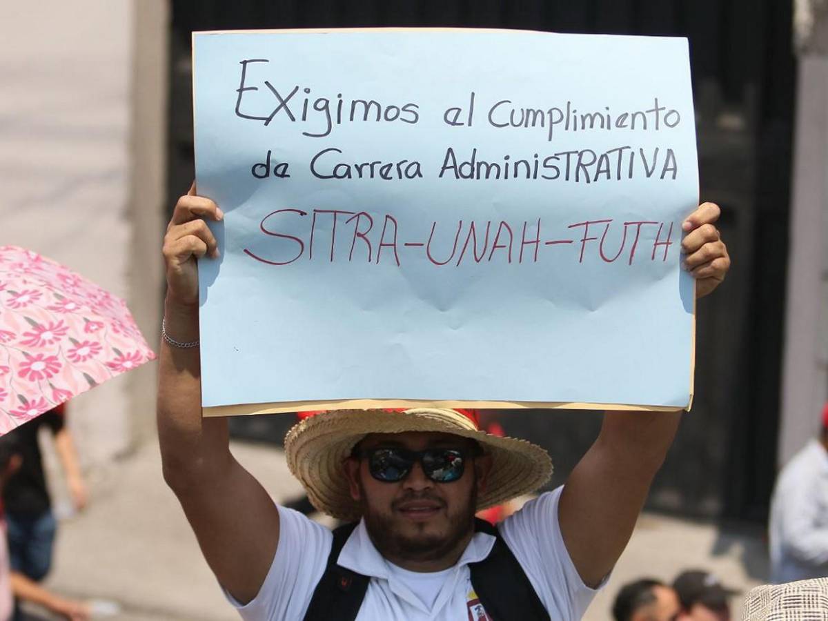 Las pancartas de exigencias y promesas incumplidas en marcha del Día del Trabajador