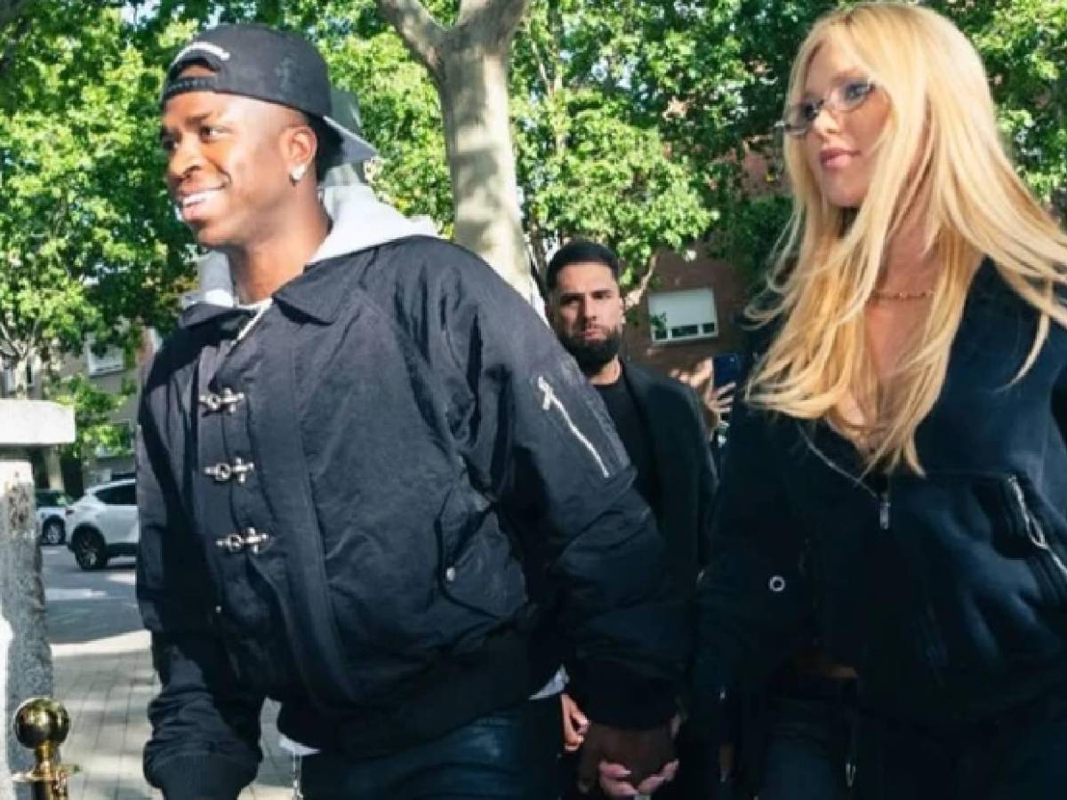 Vinicius con el corazón roto: Así fue captada su exnovia besando a otro hombre y revelan quién es
