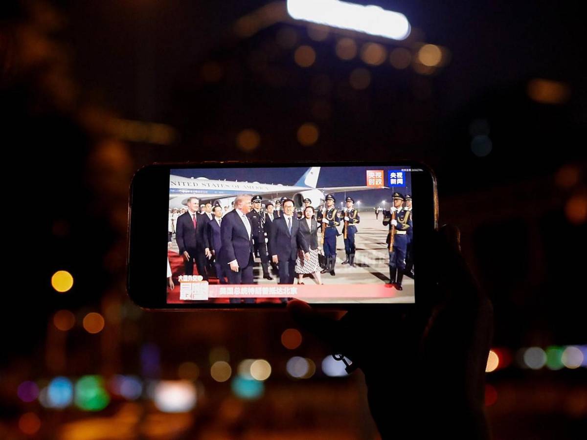 Expectativa en calles de Pekín ante histórica visita de Trump en medio de tensiones con China