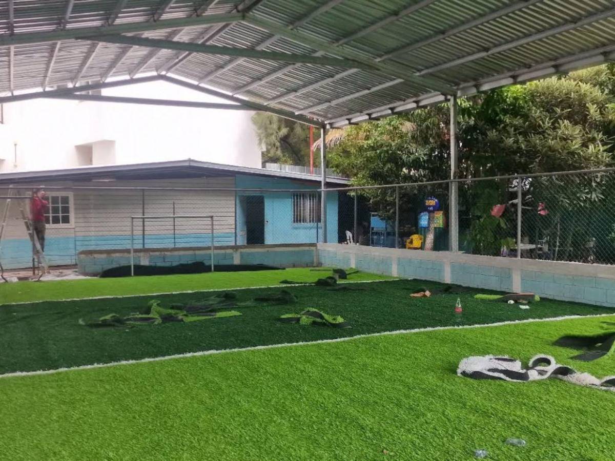 Condepor interviene cancha Dientes de Leche para instalar grama sintética