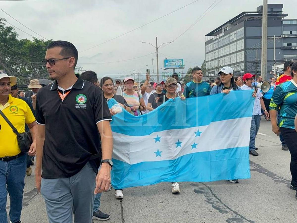 Con los docentes no se juega, clama magisterio en la zona norte de Honduras durante marcha