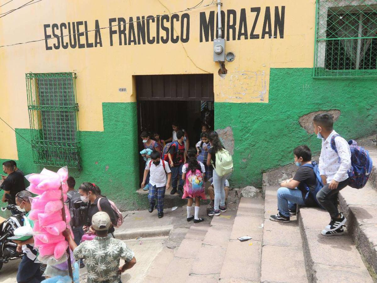 Honduras: Unas 12,500 escuelas no le pertenecen a Educación