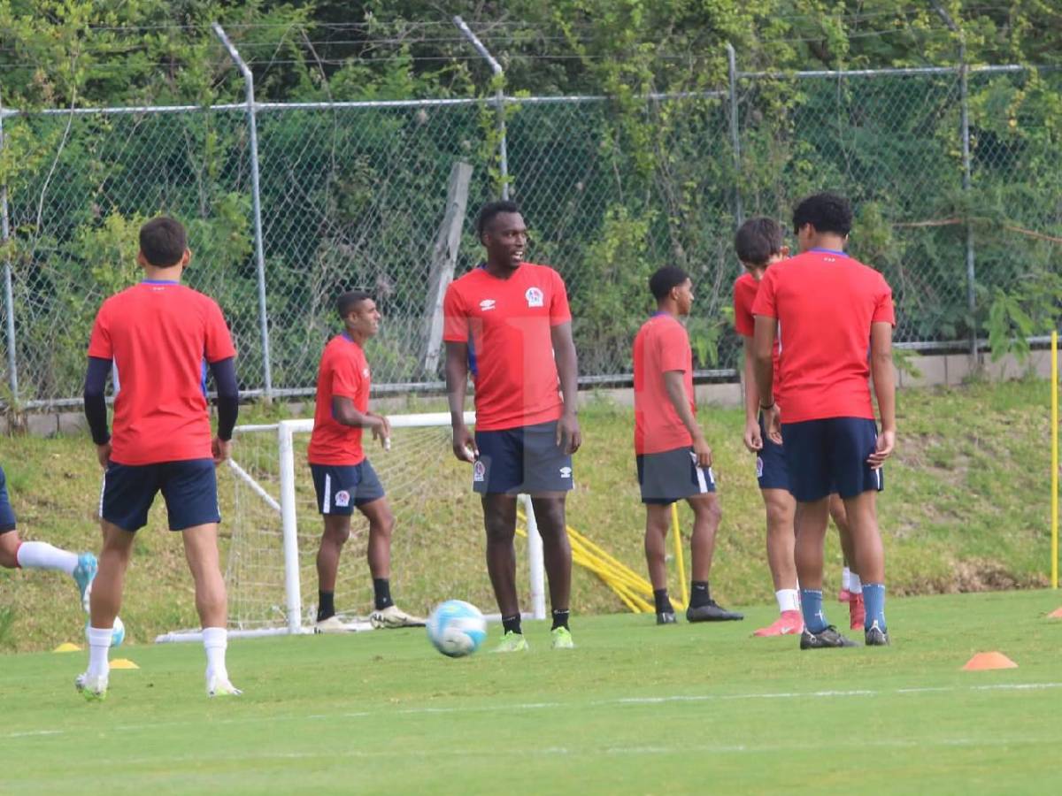 ¿Se va Carlos Pineda? Las sorpresas que dejó el entreno de Olimpia previo a jugar ante UPNFM
