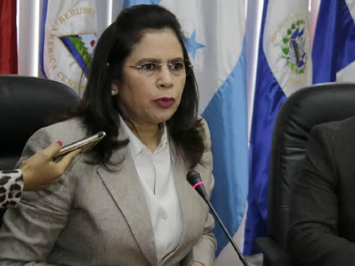 Rixi Moncada habla de su sobrino Dereck y hace confesión sobre la madre del futbolista
