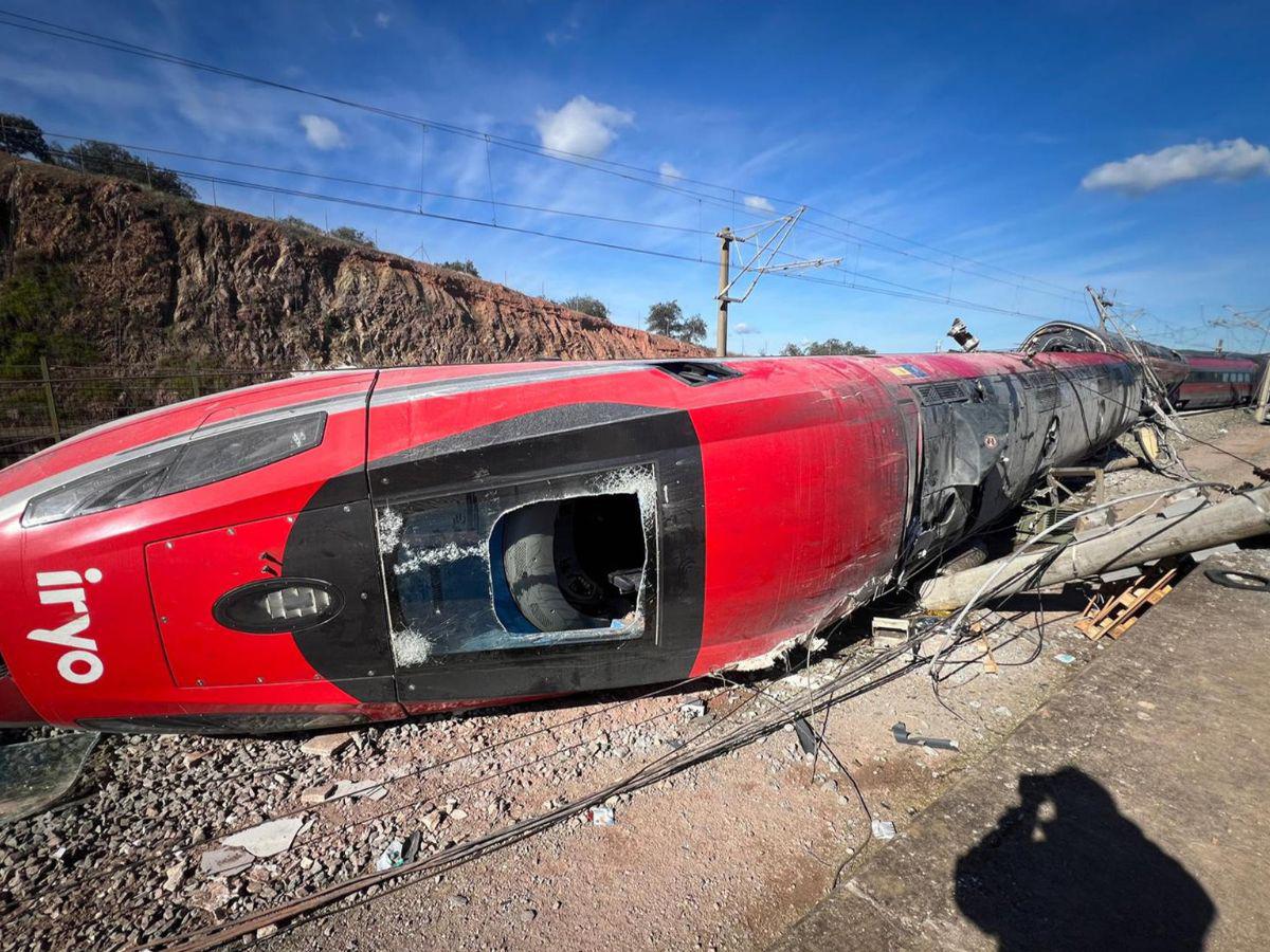 ¿Qué se sabe del accidente de trenes en España que provocó al menos 39 muertes?