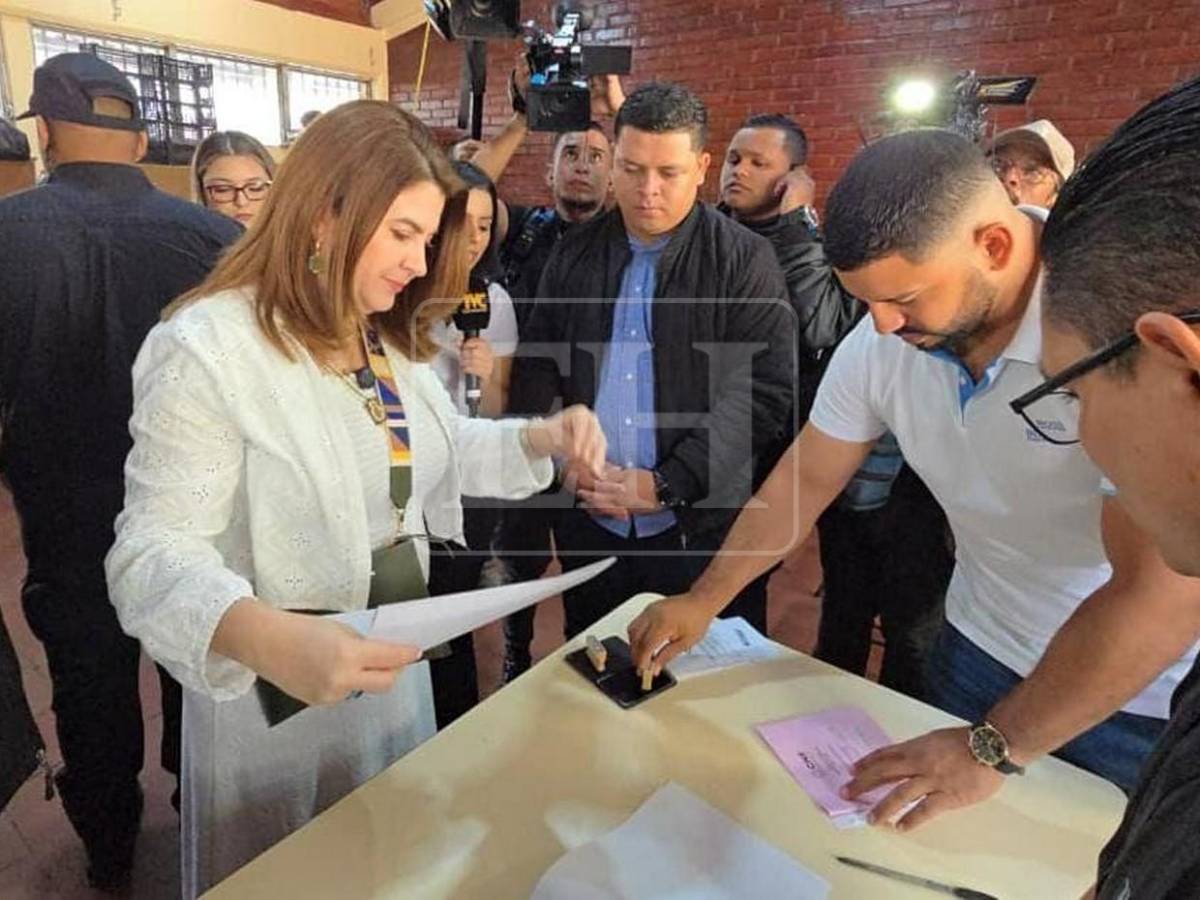 Tras ausentarse del banderillazo, Cossette López ejerce el voto en el Guanacaste