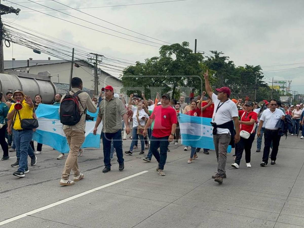 Con los docentes no se juega, clama magisterio en la zona norte de Honduras durante marcha