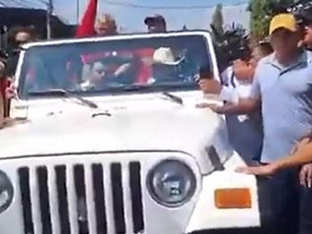 Políticos roban protagonismo a obreros en marcha del Día del Trabajador