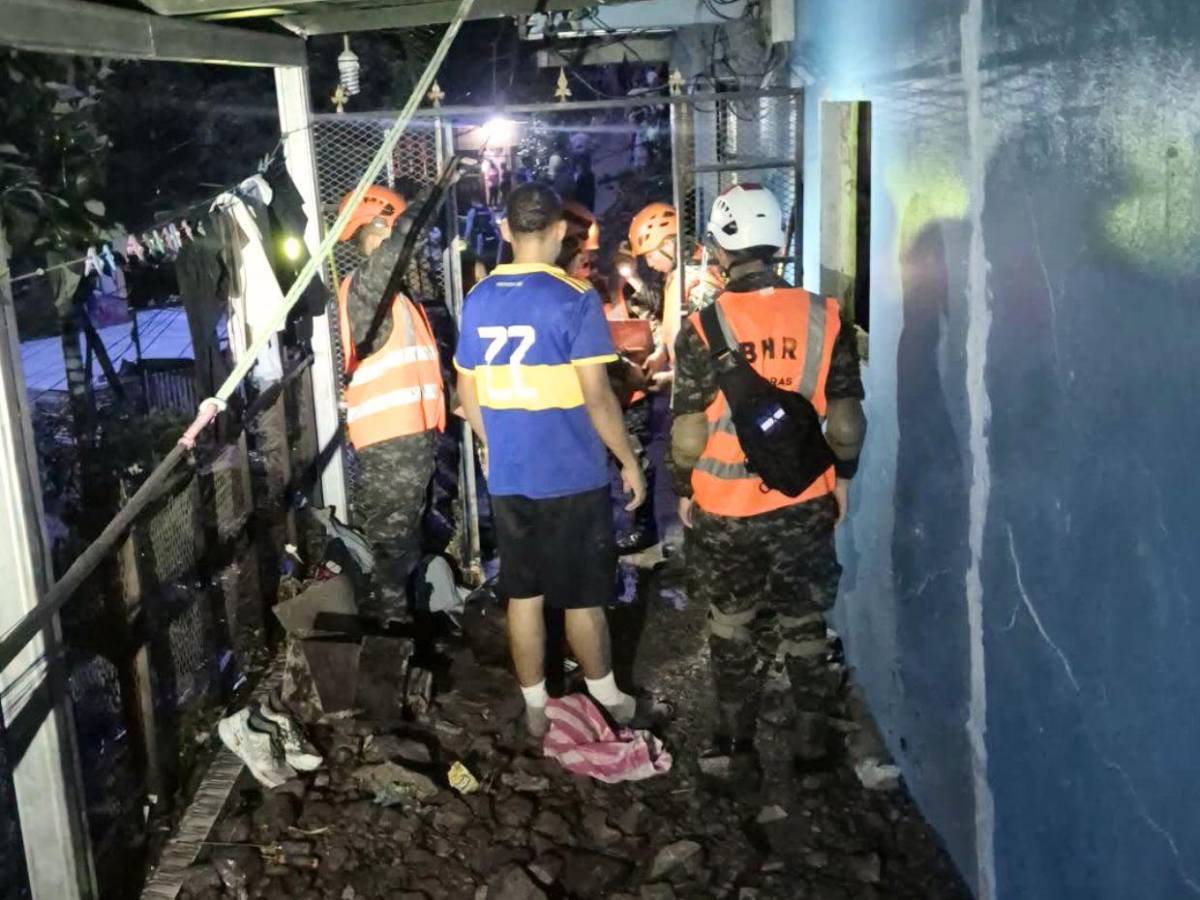 Caos total en la Villa Unión: lluvias provocan deslizamiento de tierra sobre varias casas