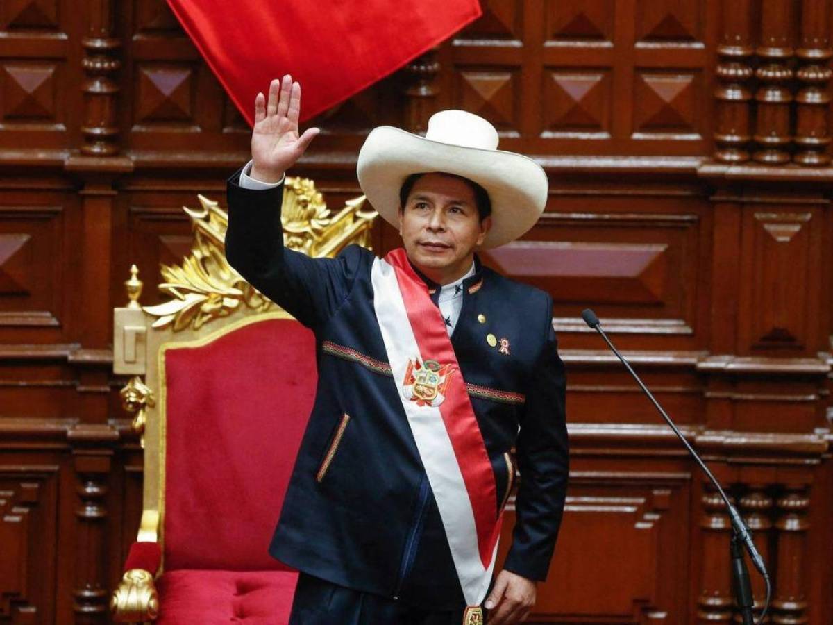 Congreso de Perú decide si abre proceso de destitución a Castillo